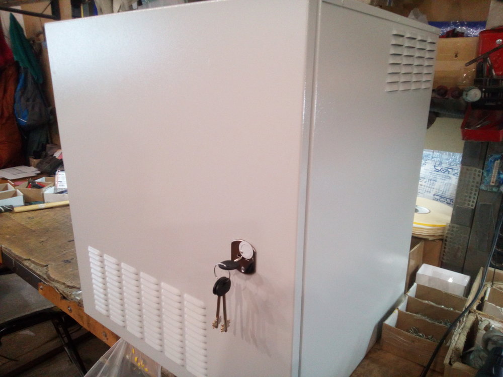 Вид с боку  шкаф климатический 12u.jpg