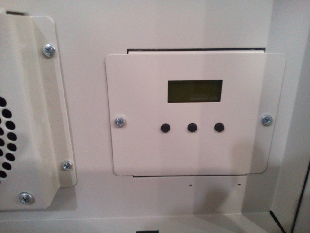 Пульт управления  и контроля системой  подогрева и охлаждения..jpg
