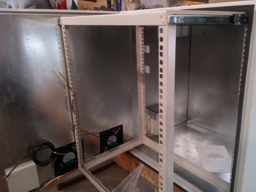 Рамка  для установки  оборудования на выдвижных направляющих.jpg