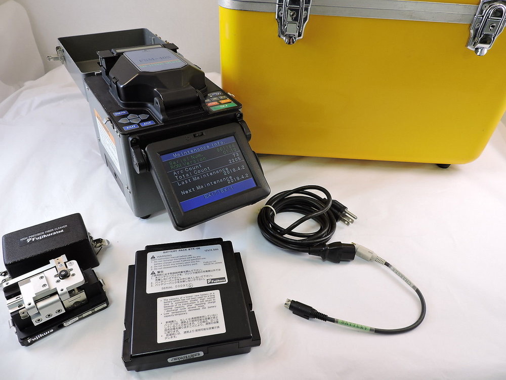 Fujikura-FSM-40S-Optical-Fusion-Splicer-with-cleaver-2205.thumb.jpg.5be56b4feb8864f2526c1d59db4bfcdf.jpg