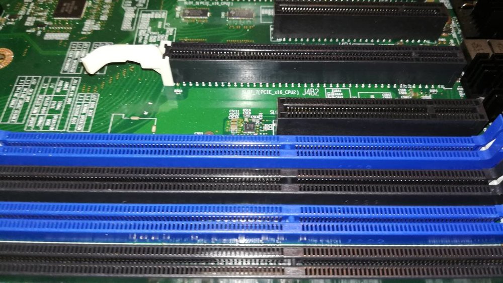 SERVER BOARD S2600IP 3.jpg
