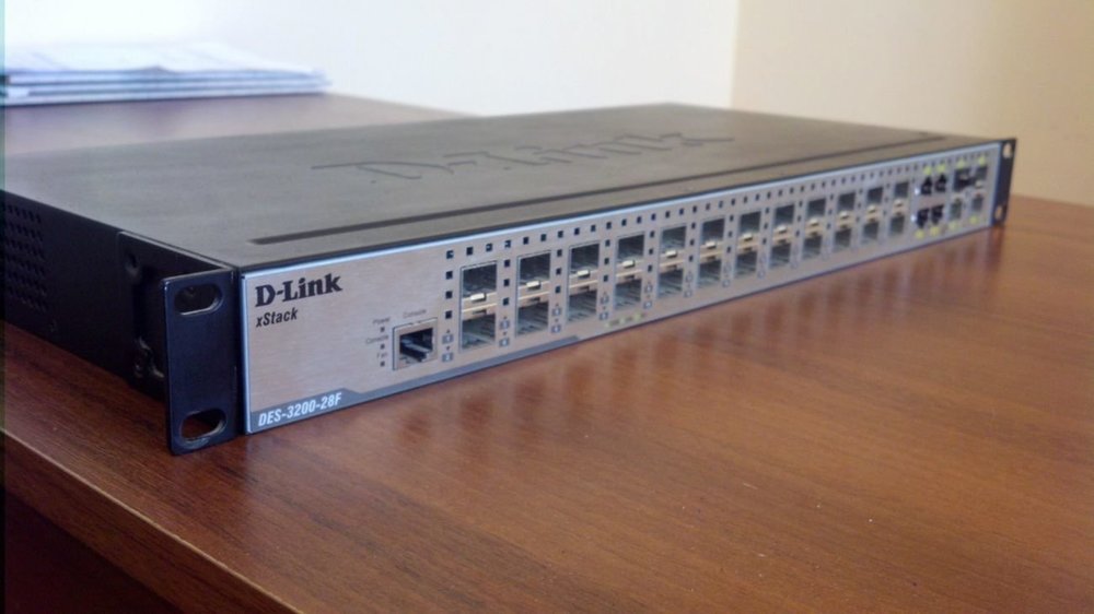 prodam-dlink-des-3200-28f-rev-c-upravlyaemyi-komutator-2-go-urovnya-photo-d43a.jpg