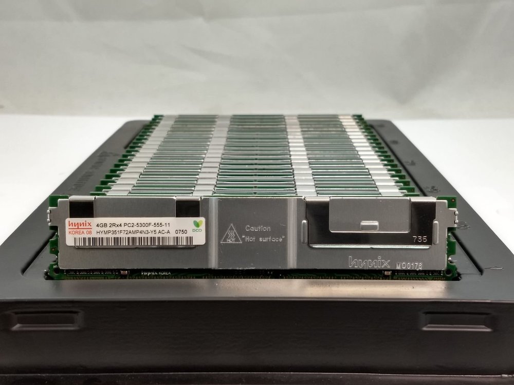 HYNIX 4GB 2Rx4 PC2-5300F (HYMP351F72AMP4N3-Y5).jpg