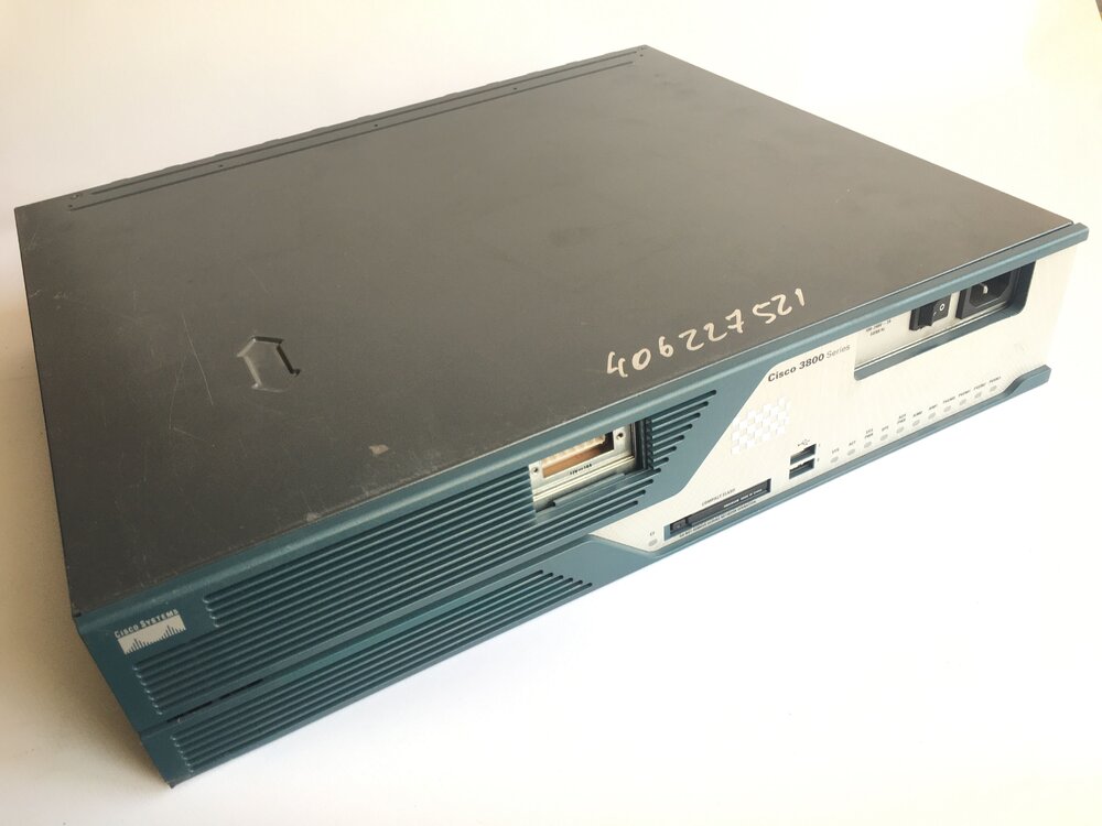 CISCO3825 1.jpg
