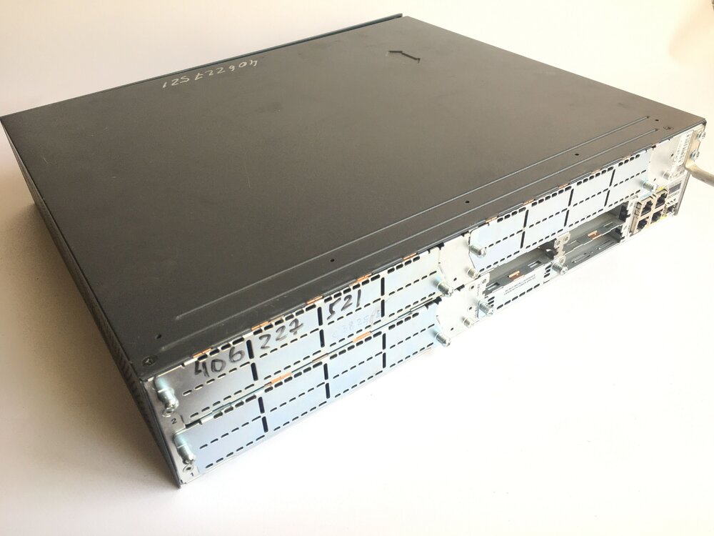 CISCO3825 2.jpg