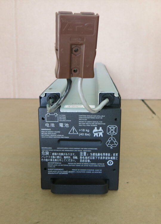 5a7190d4b7707_apc-server-om-1863b-surt5000xli-battery-cartridge-no-batteries--3-35649-p.jpg.7d28682eae1d4b1bfb37e7c7fd6aecaf.jpg